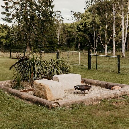 Contained In Nimbin Accommodation Exteriör bild